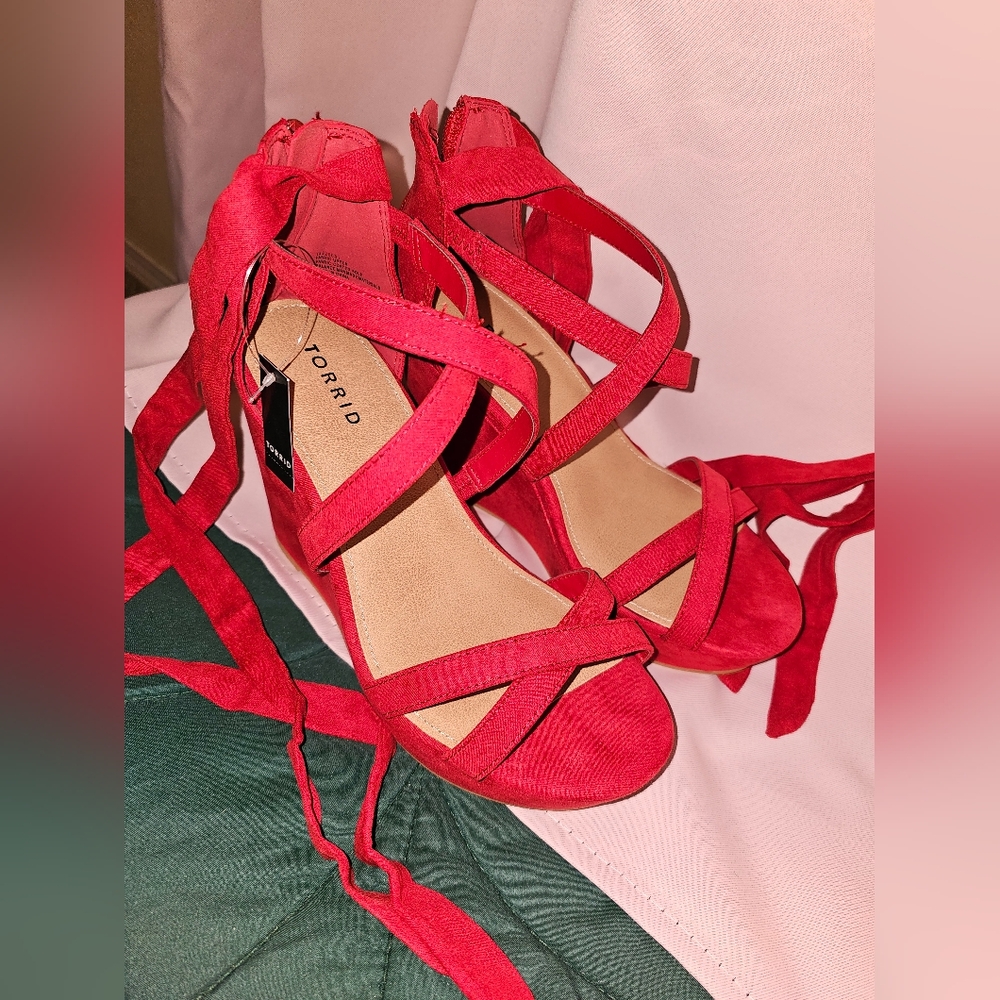 Torrid red wedges
